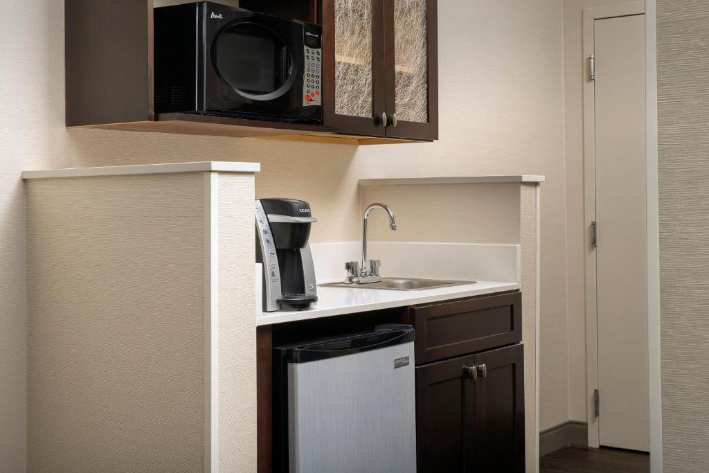 Holiday Inn Express Hotel & Suites Annapolis, an IHG Hotel - Queen Suite Met Whirlpool - Niet Roken