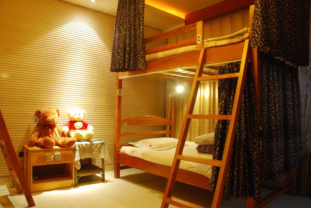 Mount Emei Teddy Bear Hotel玩具熊酒店 - Stanza Del Dormitorio Femminile A 4 Letti