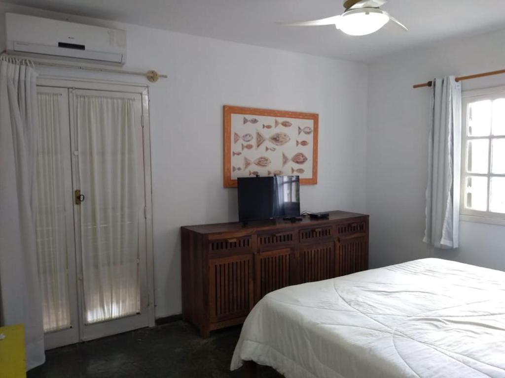  Casa ampla com ar condicionado e churrasqueira