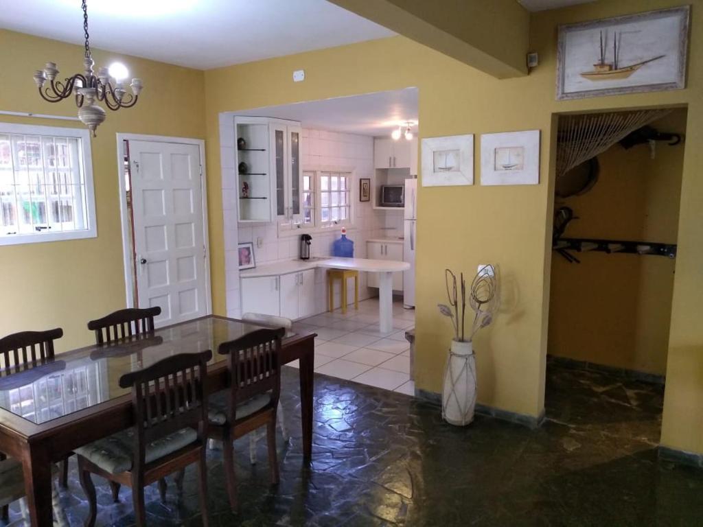  Casa ampla com ar condicionado e churrasqueira