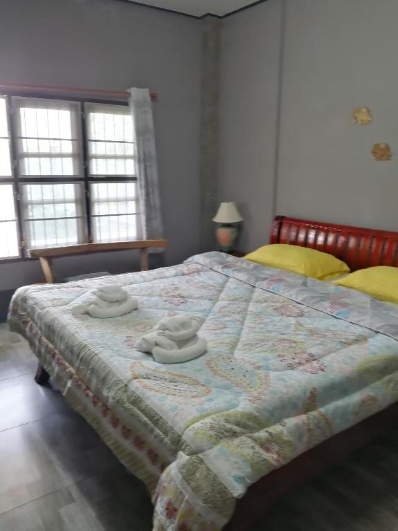 Postel nebo postele na pokoji v ubytování Yotin Guest House
