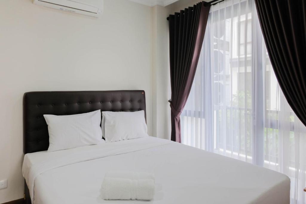 Ένα ή περισσότερα κρεβάτια σε δωμάτιο στο Pool View 3BR Apartment at Asatti BSD City By Travelio