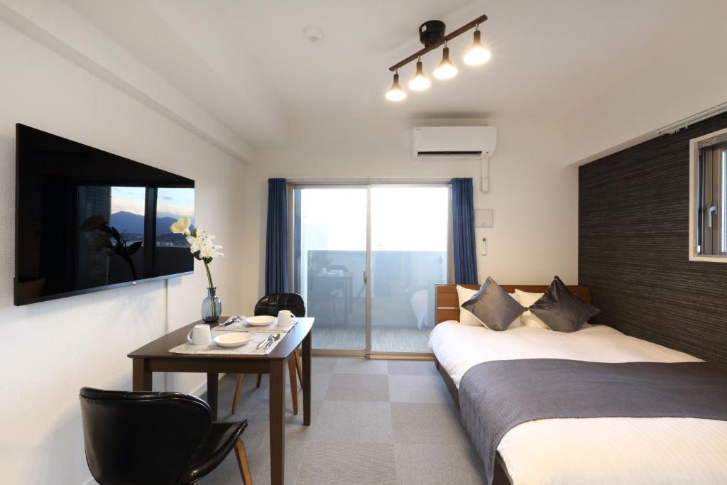 Postel nebo postele na pokoji v ubytování The Grand Residence Hotel Hakata