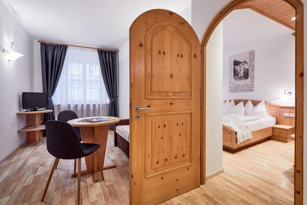 Postel nebo postele na pokoji v ubytování Hotel Walther v.d. Vogelweide Superior