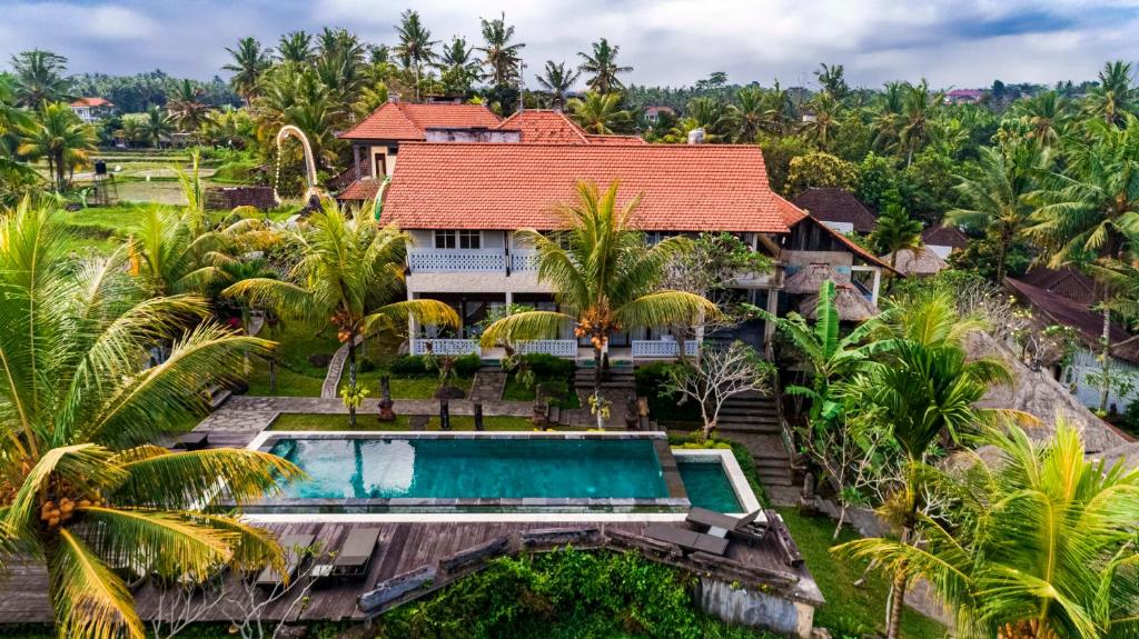 Bazén v ubytování Ubud Sari Health Resort nebo v jeho okolí