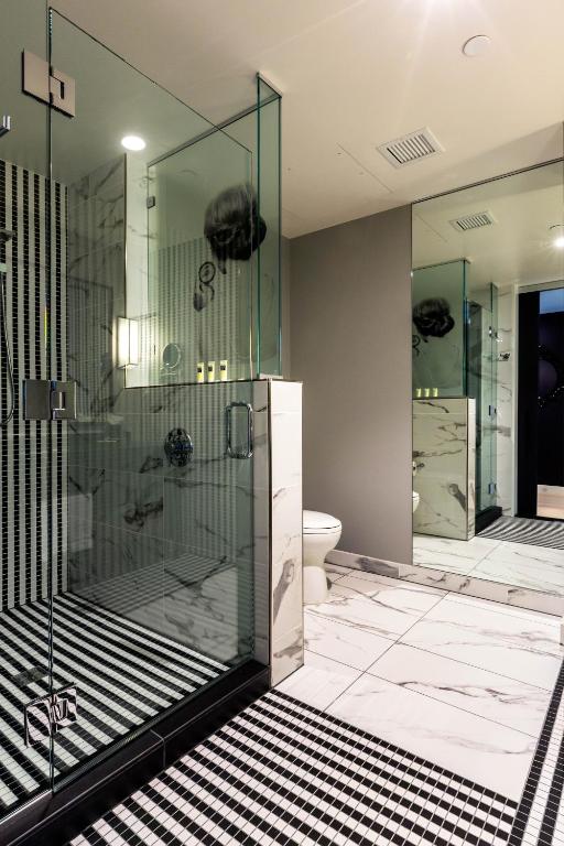 Um banheiro em Hotel Indigo - Los Angeles Downtown by IHG