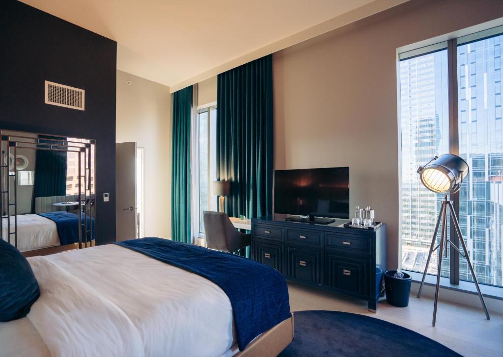 Cama ou camas em um quarto em Hotel Indigo - Los Angeles Downtown by IHG