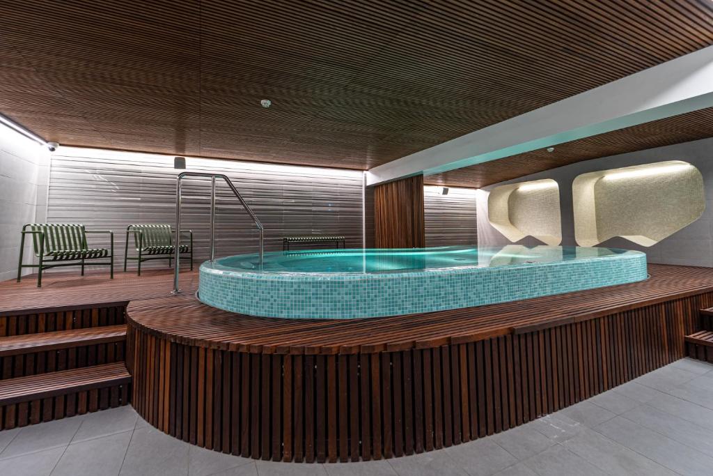 a hot tub in a room with a table and chairs at Hestia Hotel Kentmanni in Tallinn