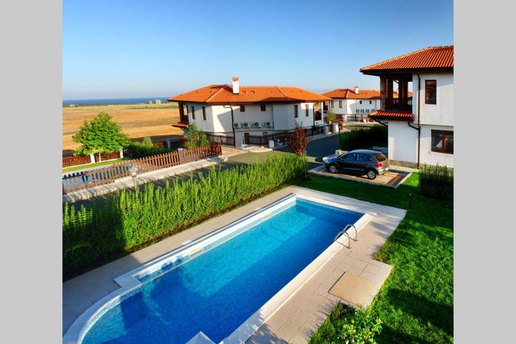The swimming pool at or close to Generaator House