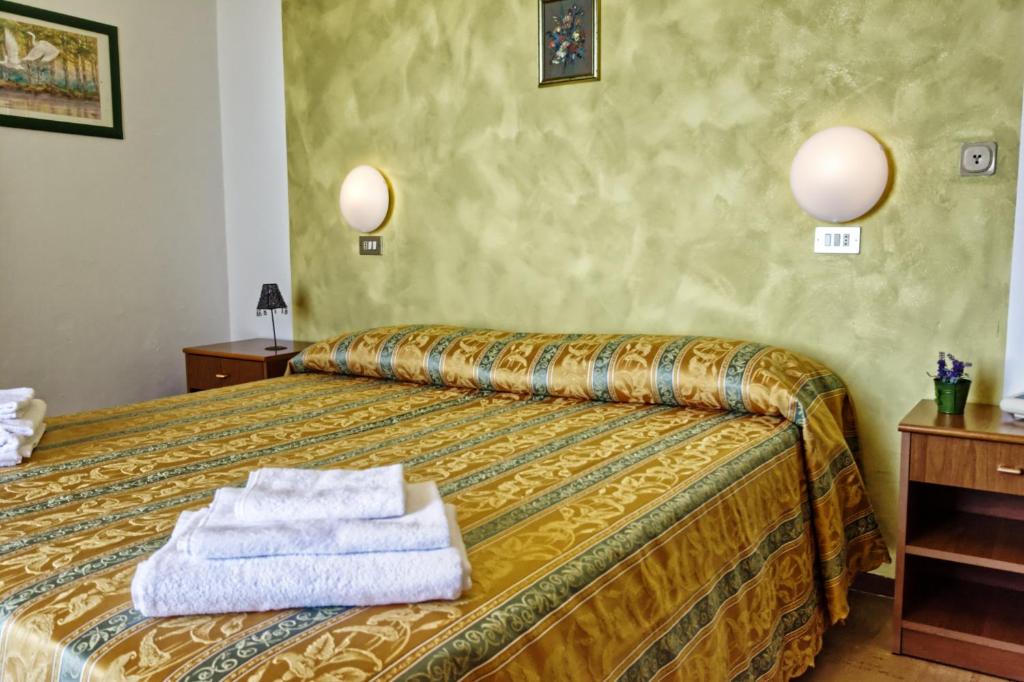 Postel nebo postele na pokoji v ubytování Hotel Pironi
