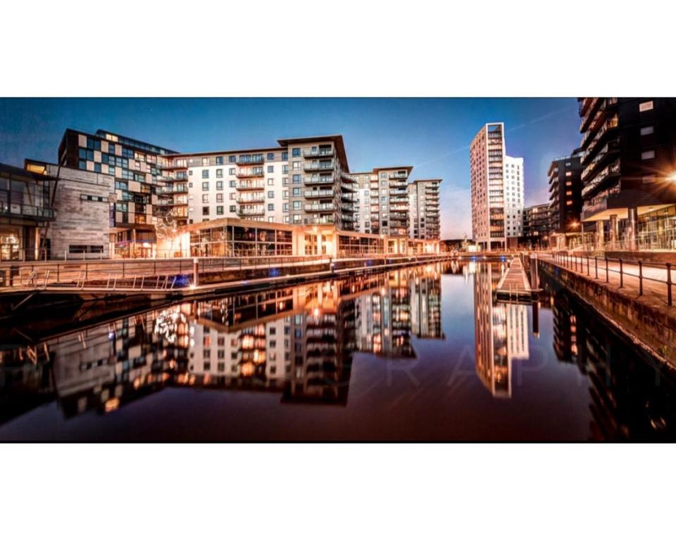 Modern Deluxe Leeds Dock Apartment Free Secure Parking - Deluxe Apartment