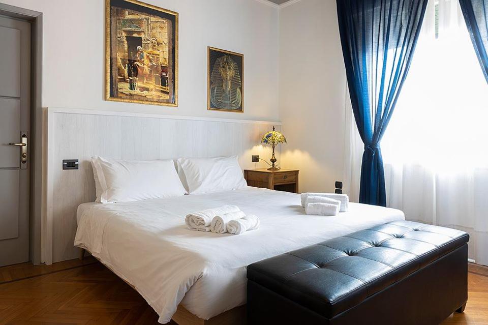 Postel nebo postele na pokoji v ubytování Seven Suites Pieve