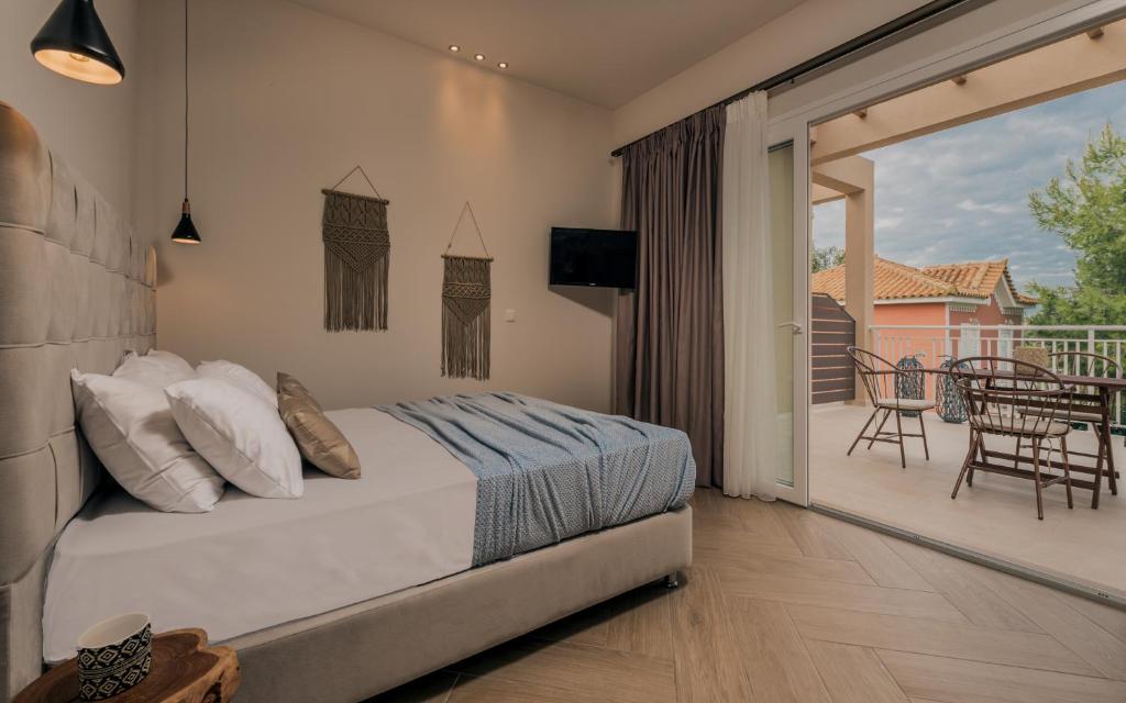 Postel nebo postele na pokoji v ubytování Aeolos Boutique Hotel & Suites
