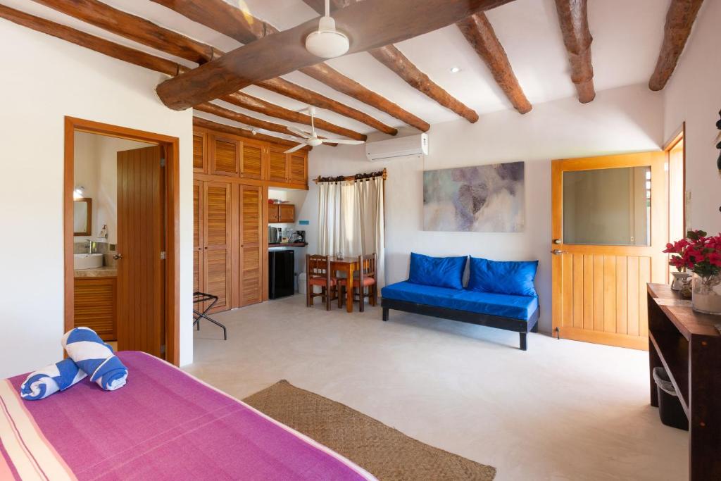 Kuchyň nebo kuchyňský kout v ubytování La Casa del Alux - Adults Only