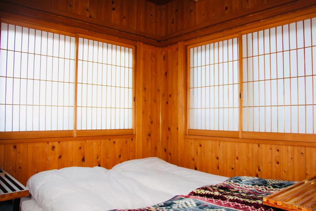 Postel nebo postele na pokoji v ubytování Kougetsu Sanso -- Moon Villa in Tokyo