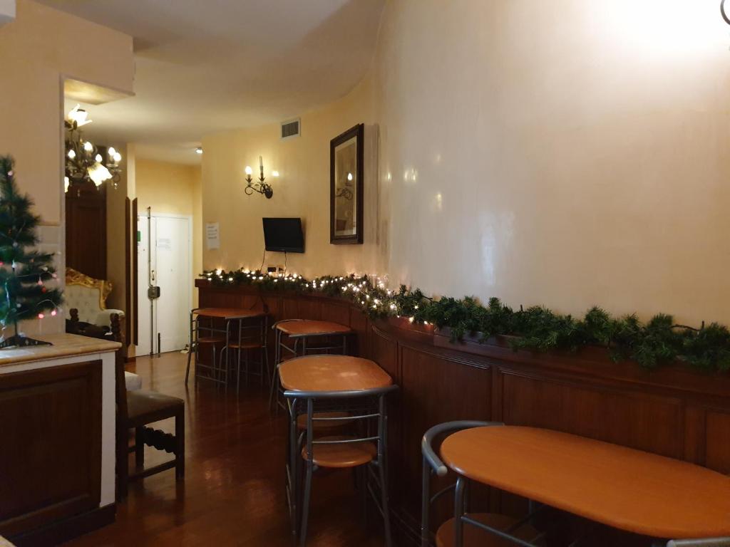 A restaurant or other place to eat at Katti House 2