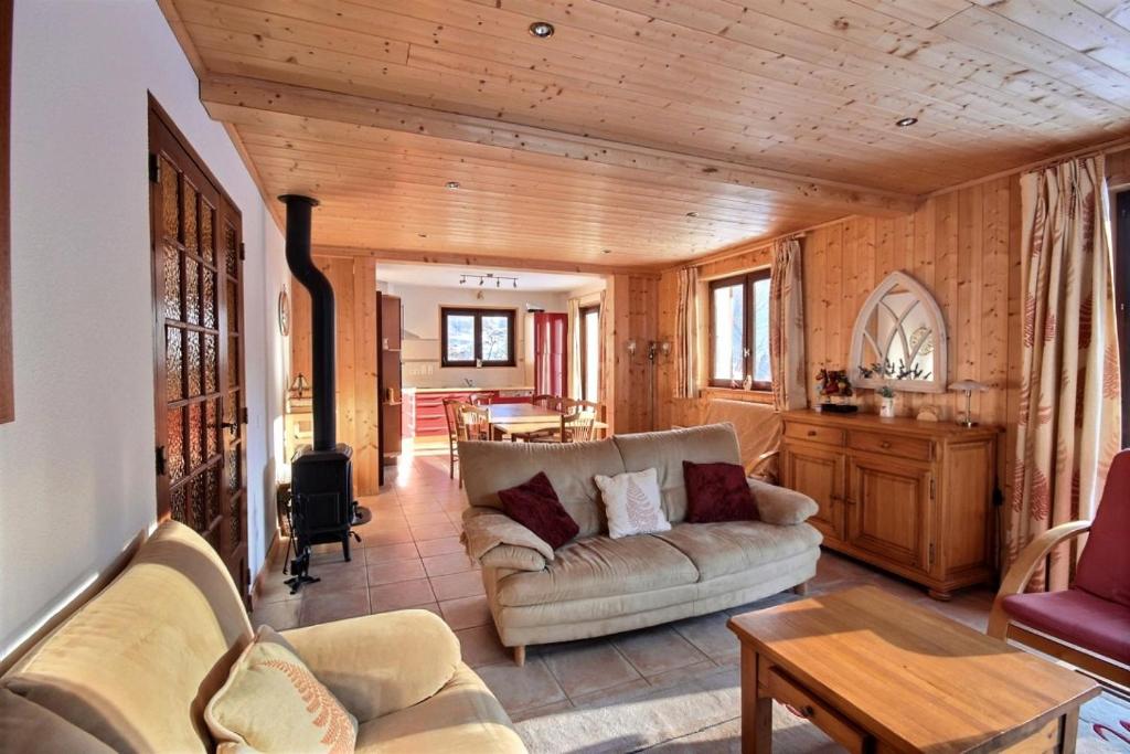 a living room with a couch and a table at CHALET AVEC VUE DEGAGEE - SAINT JEAN D'AULPS - 8 PERSONNES - MOUILLETTES in Saint-Jean-d'Aulps