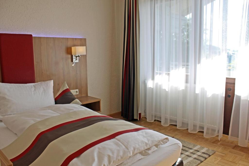 Postel nebo postele na pokoji v ubytování Genusshotel "Zum Wendl"