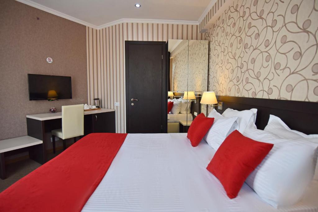 Postel nebo postele na pokoji v ubytování East Gate Boutique Hotel