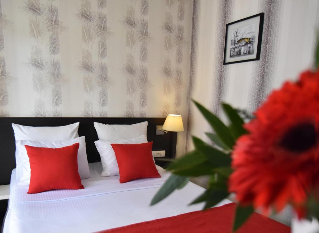 Postel nebo postele na pokoji v ubytování East Gate Boutique Hotel