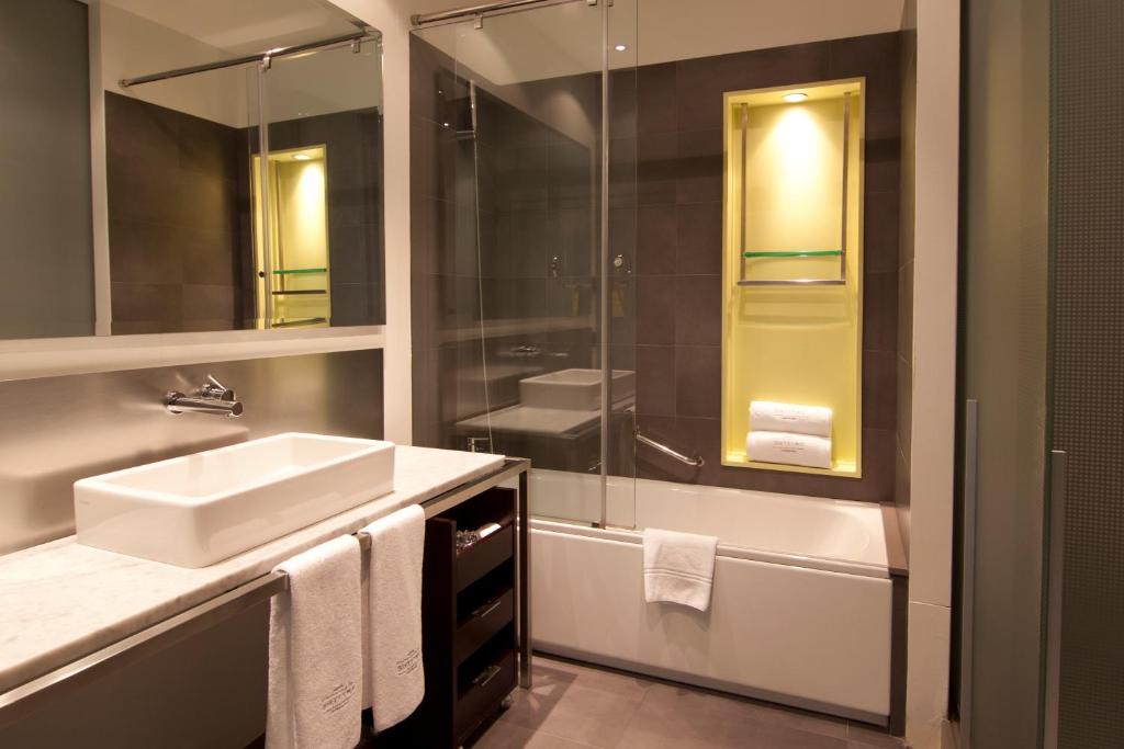 Koupelna v ubytování Sixtytwo Hotel