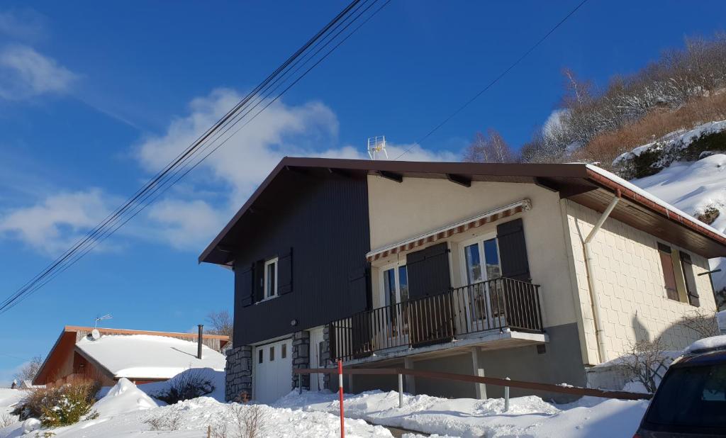 Το Maison chaleureuse La Meybel τον χειμώνα