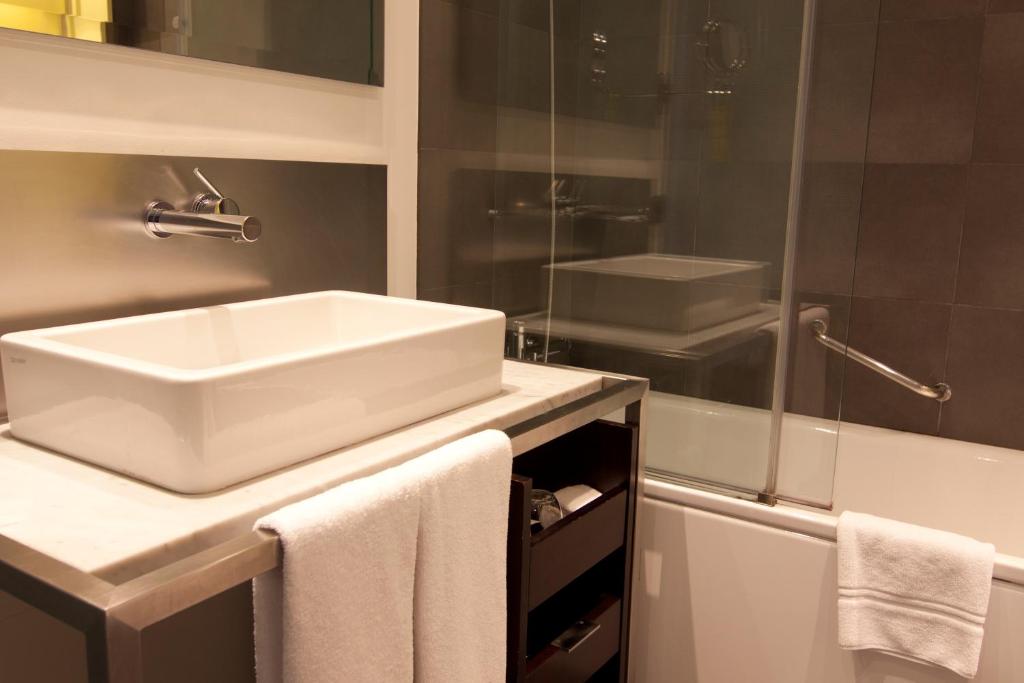 Koupelna v ubytování Sixtytwo Hotel