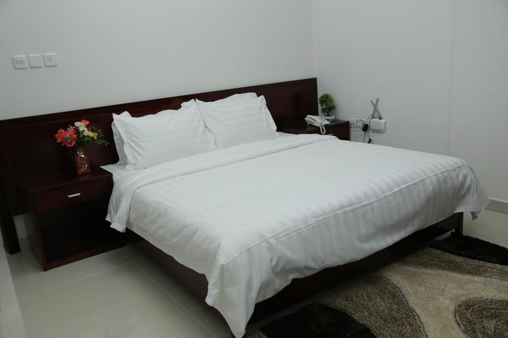 Postel nebo postele na pokoji v ubytování Al Basateen Hotel Rumays