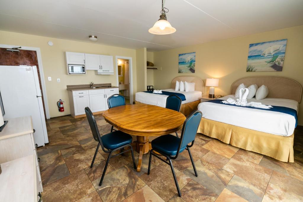 a hotel room with two beds and a table and chairs at Gondolier Motel - Wildwood in Wildwood Crest