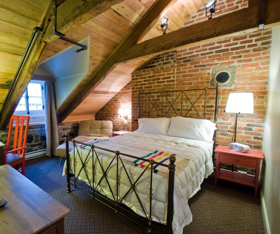 
Superior Attic Room
