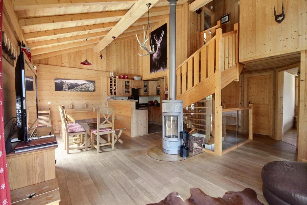 a large living room with a staircase and a dining room and kitchen at CHALET SAUNA AU PIED DES PISTES - SAINT JEAN D'AULPS STATION - 14 PERSONNES - CHALET PHOENIX in Saint-Jean-d'Aulps