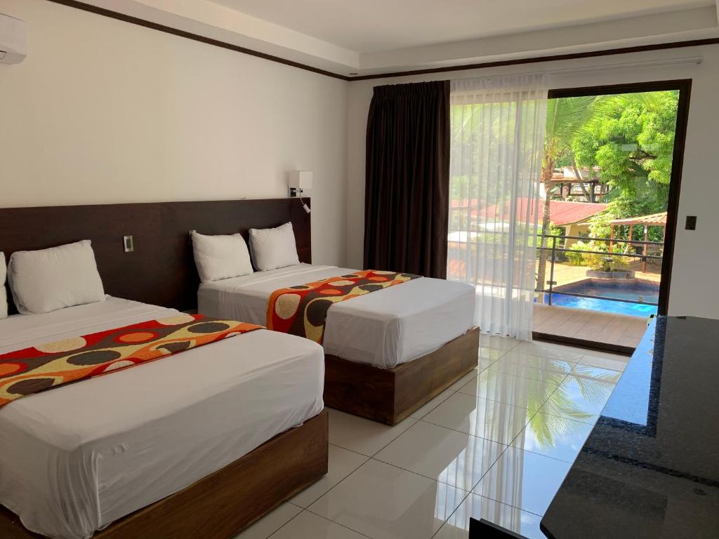 Postel nebo postele na pokoji v ubytování Hotel Manuel Antonio Park