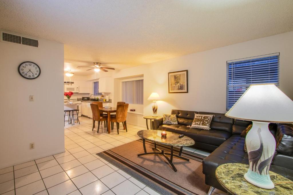 fabulous city view home, pool & mall, Las Vegas – Updated 2023 Prices