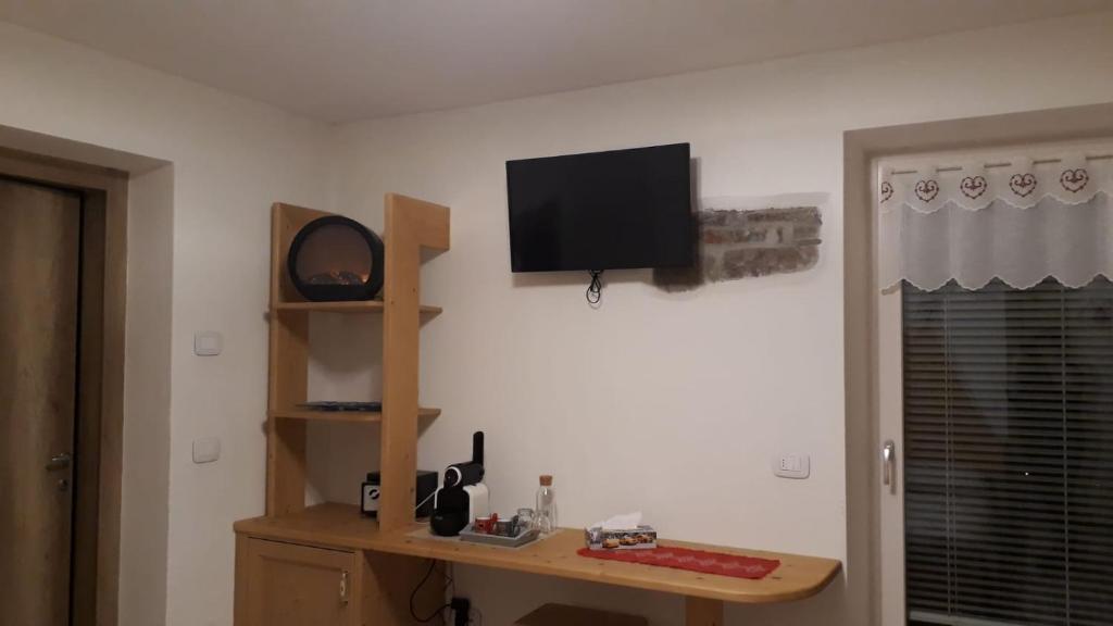 TV a/nebo společenská místnost v ubytování B&B Cuore Trentino