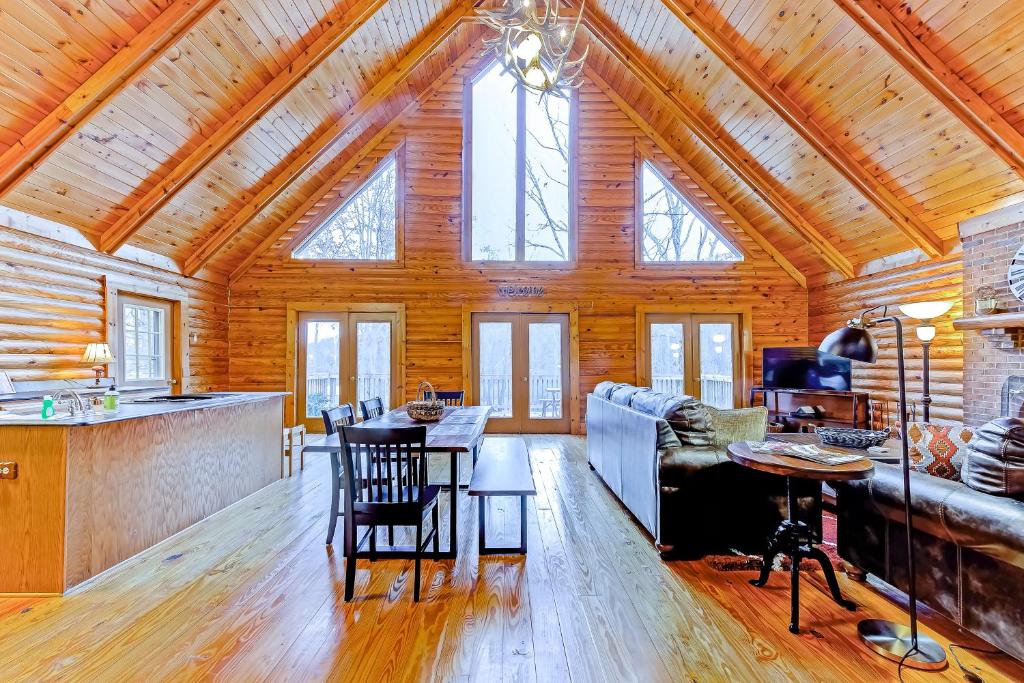 a kitchen and living room with wooden ceilings and windows at Liberty Lodge in Mineral