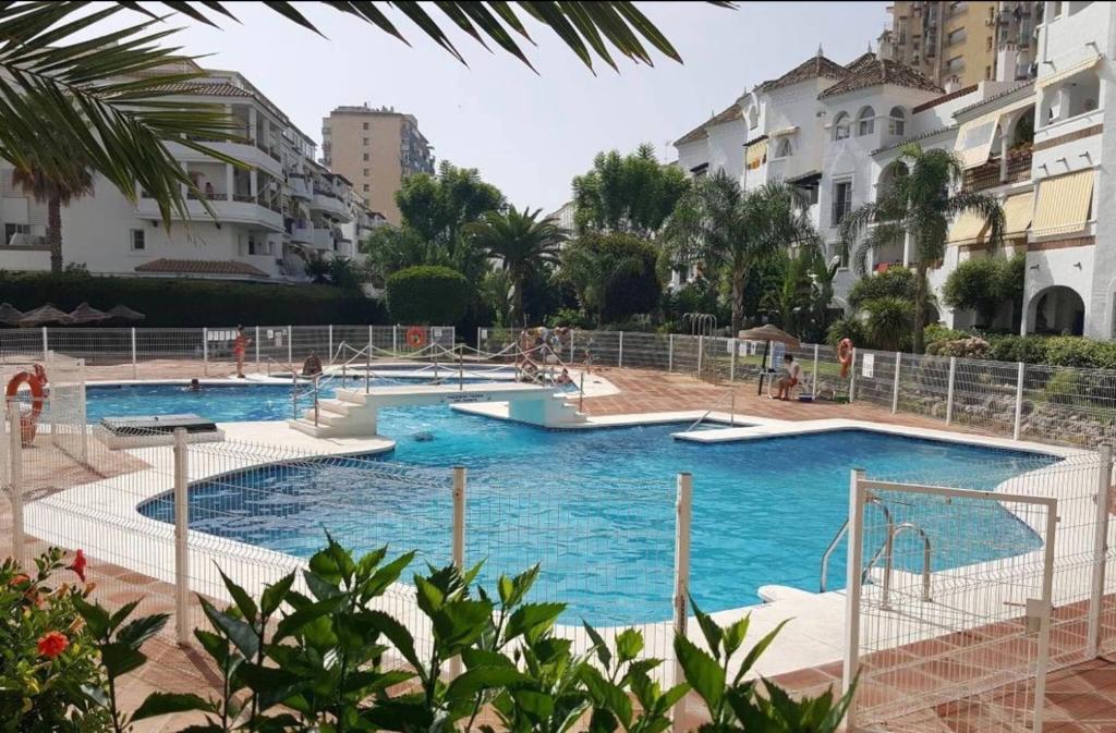 Bazén v ubytovaní M&J Benalmadena Retreat alebo v jeho blízkosti