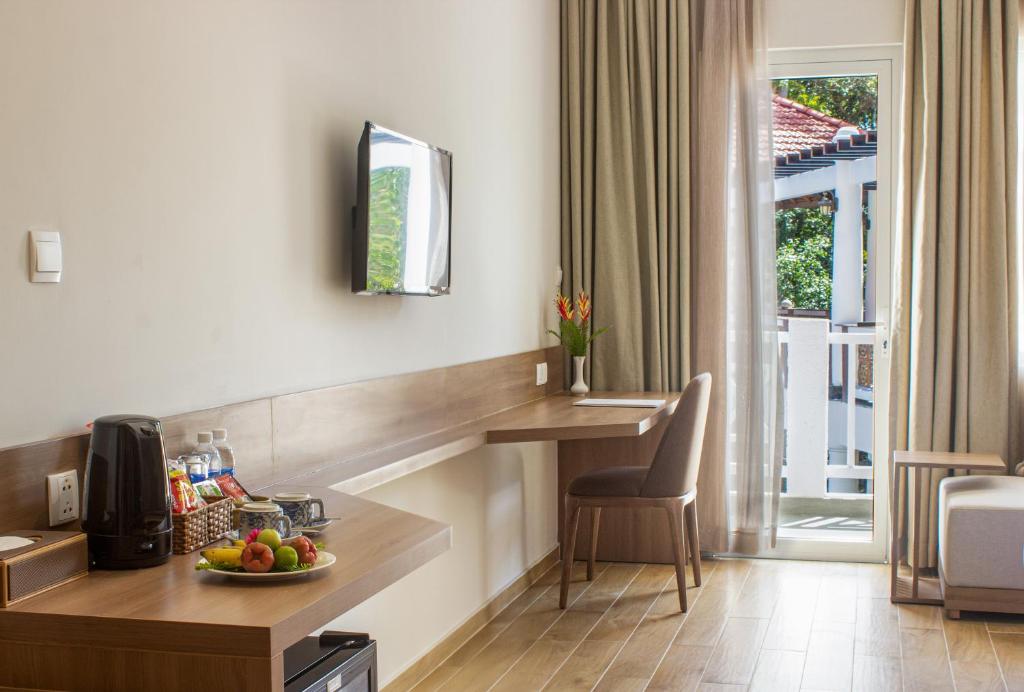 Premium Wooden Twin Room