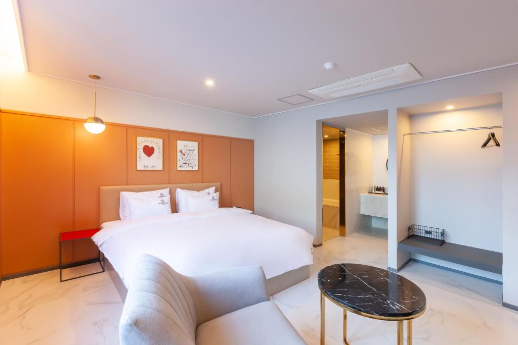Browndot Hotel Sasang Renecite - 