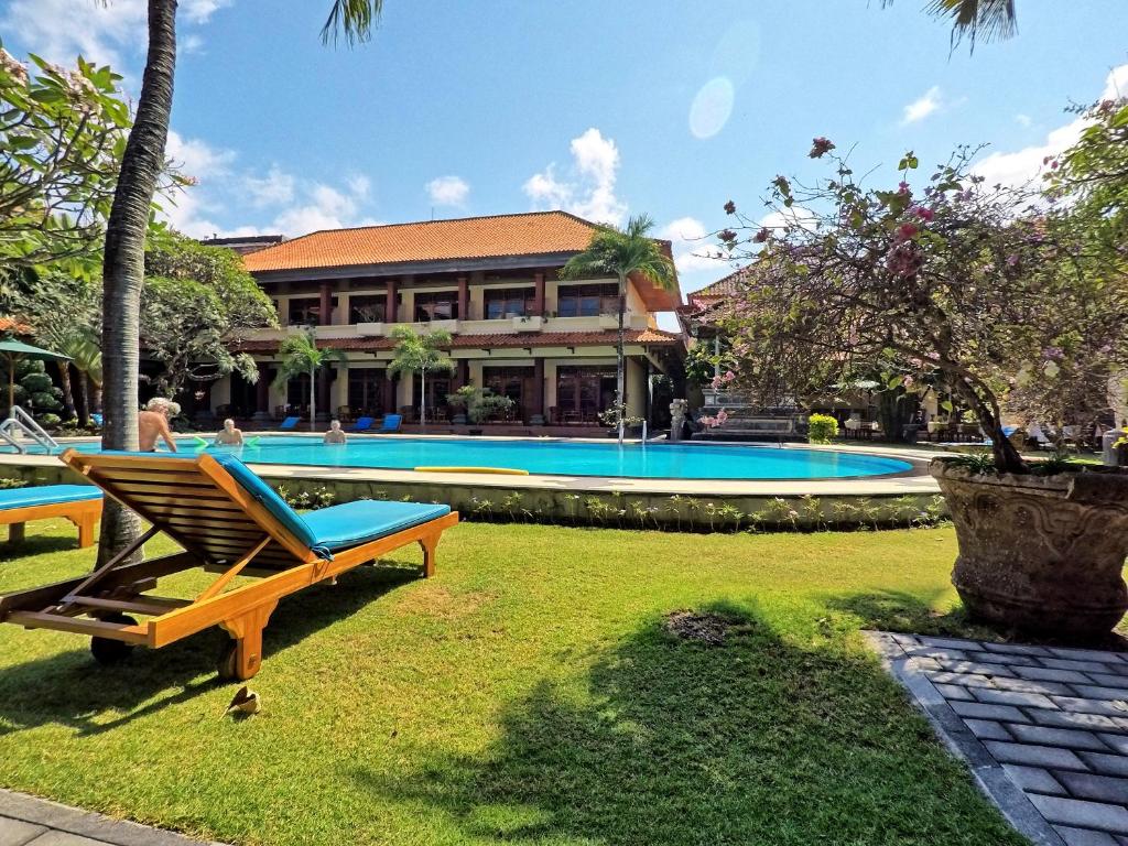 Bazén v ubytování Masainn Hotel Kuta nebo v jeho okolí