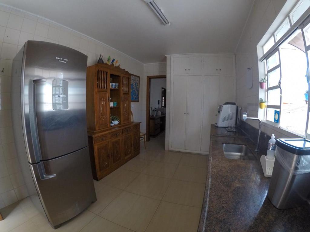 Kuchyň nebo kuchyňský kout v ubytování Corona Hostel