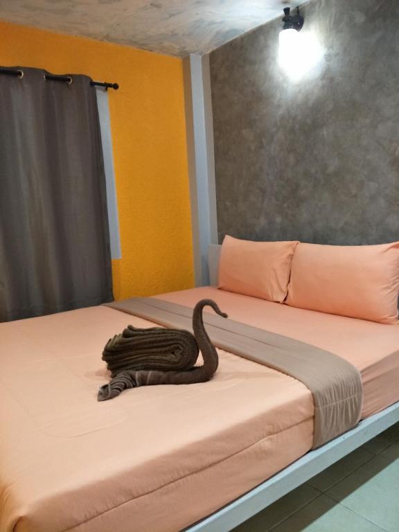 Postel nebo postele na pokoji v ubytování Baan Chid Talay