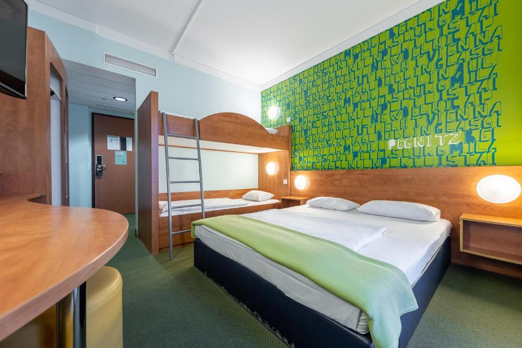 Postel nebo postele na pokoji v ubytování Hotel Fränkische Schweiz-Pegnitz