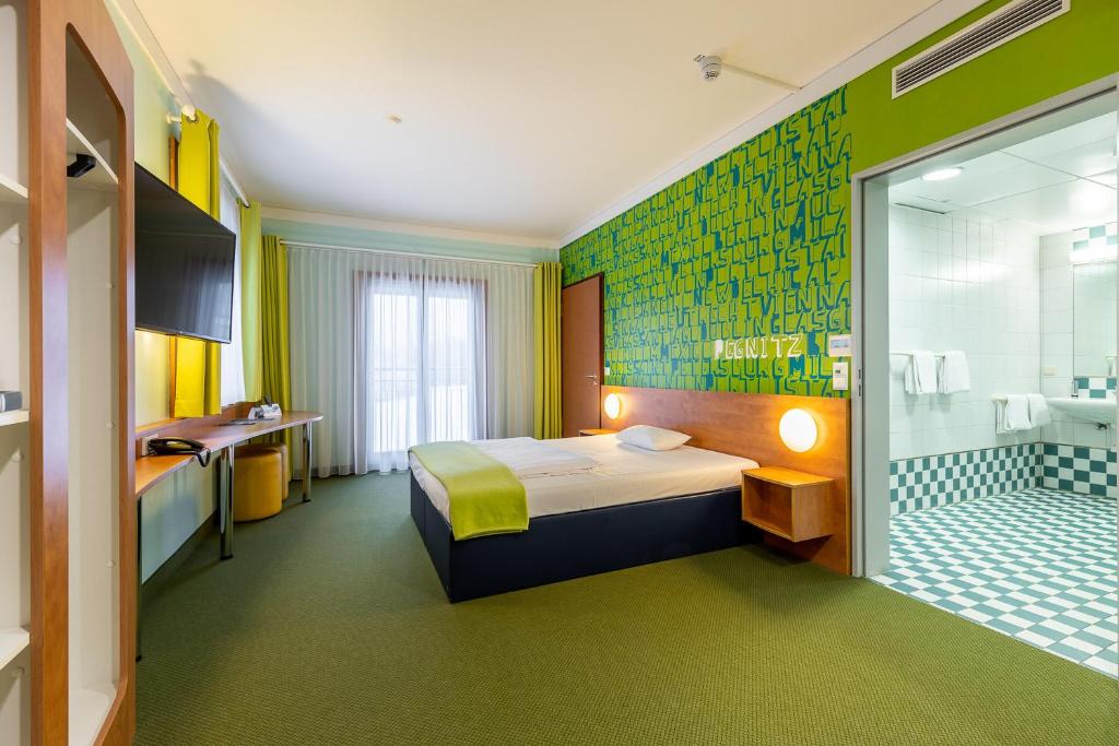Postel nebo postele na pokoji v ubytování Hotel Fränkische Schweiz-Pegnitz