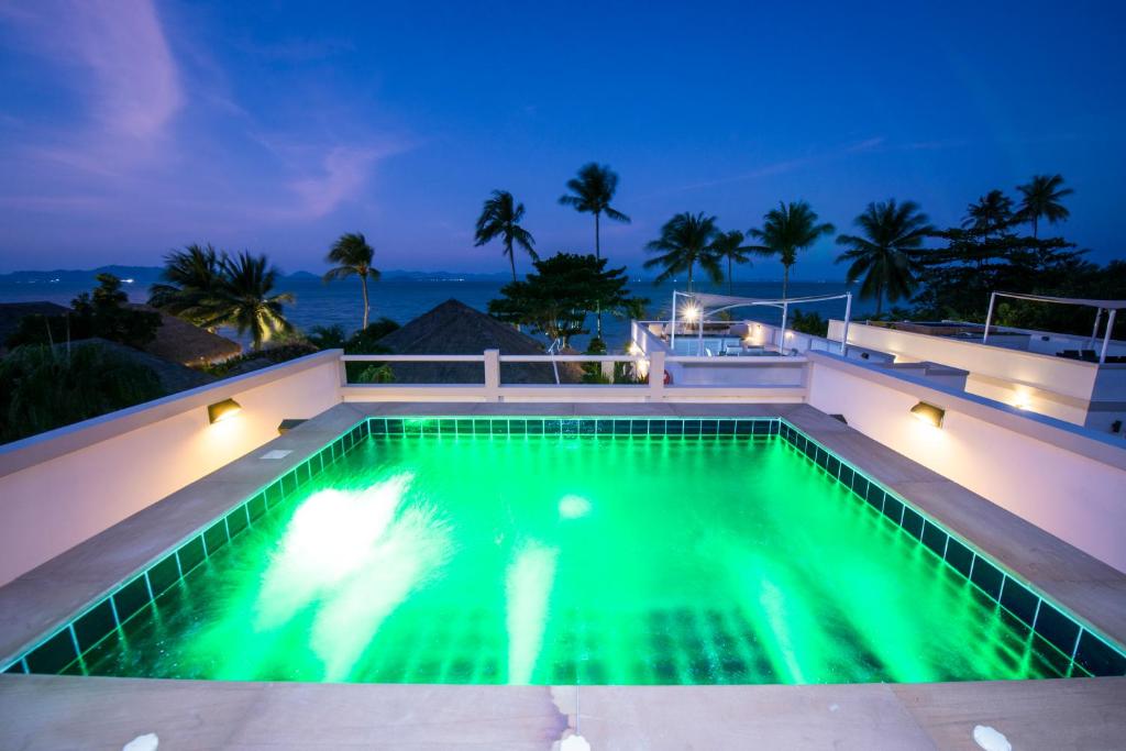 Bazén v ubytování Serenity Resort Koh Chang nebo v jeho okolí