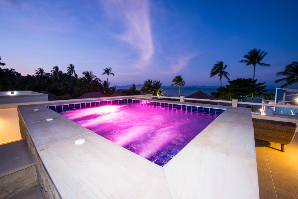 Bazén v ubytování Serenity Resort Koh Chang nebo v jeho okolí