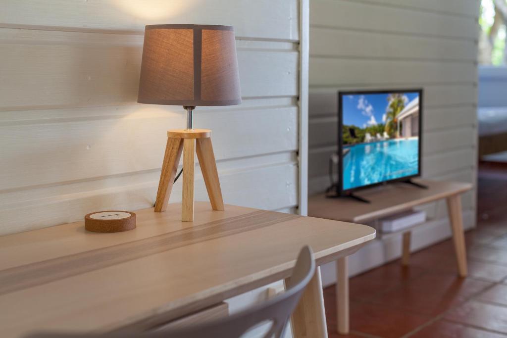TV a/nebo společenská místnost v ubytování Villa Vue Sauvage