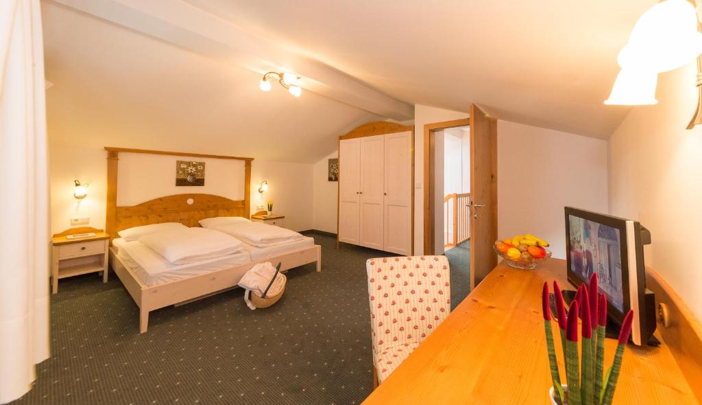Postel nebo postele na pokoji v ubytování Hotel Hellweger