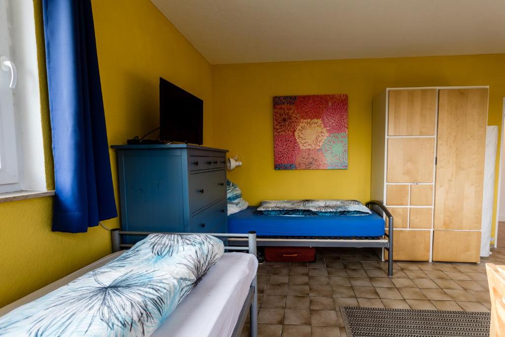 Postel nebo postele na pokoji v ubytování Elbdeichkoje de Monteure & Urlauber