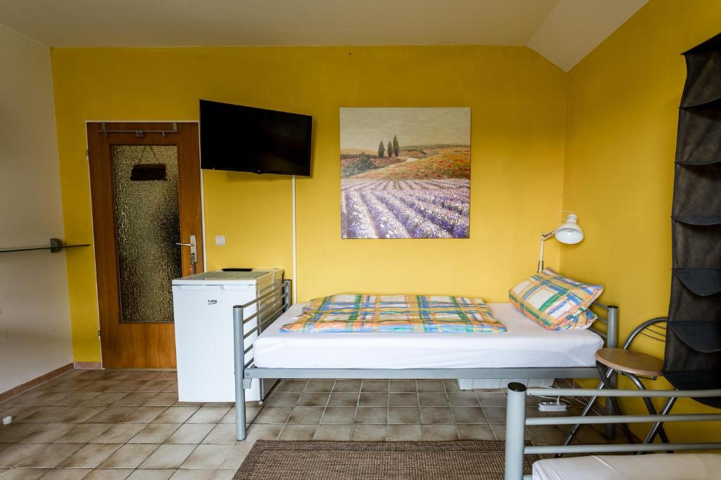 Postel nebo postele na pokoji v ubytování Elbdeichkoje de Monteure & Urlauber