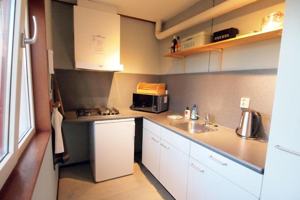 Kuchyň nebo kuchyňský kout v ubytování Amsterdam Farm Lodge